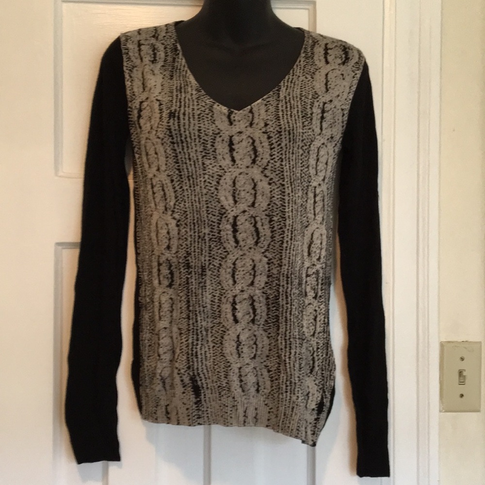 Danier knitted V- neck sweater